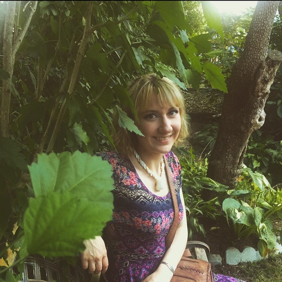 Meet your Posher, Brittany! - Picture 2 of 5